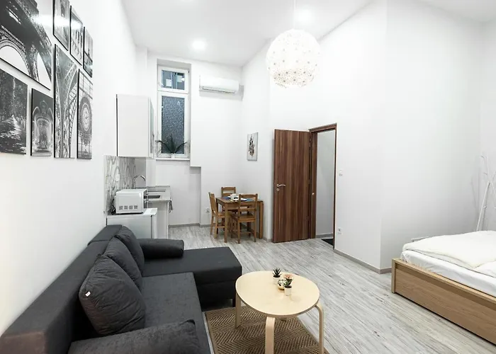 Center Quiet Flat شقة بودابست