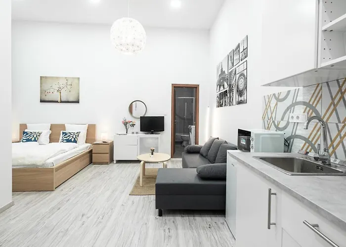 Center Quiet Flat شقة *